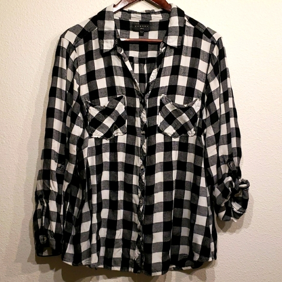 Tinsel Tops - Women's soft flannel button up shirt size 2X. Black and white Buffalo Check